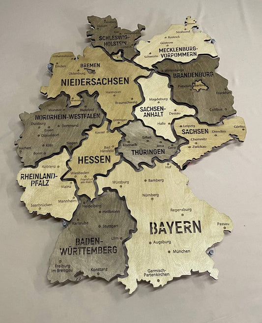 Карта Німеччини на акрилі з підсвіткою між областями колір Nut